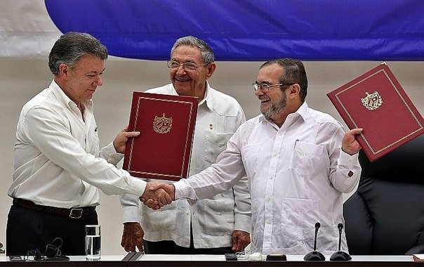 El Acuerdo de Paz entre el Gobierno de Colombia y las FARC no es respaldado por la sociedad colombiana El Acuerdo de Paz entre el Gobierno de Colombia y las FARC no es respaldado por la sociedad colombiana